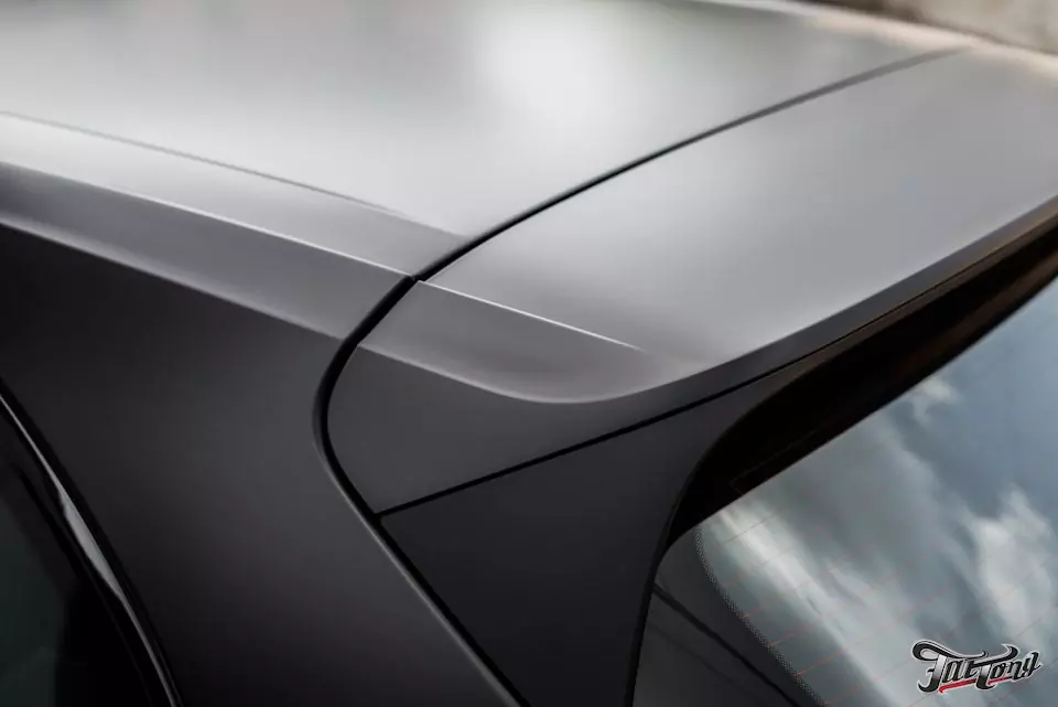 Porsche Cayenne. Оклейка кузова в Satin Black, окрас суппортов и дисков